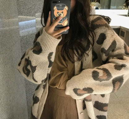 Vネックヒョウ柄セーター🐆
